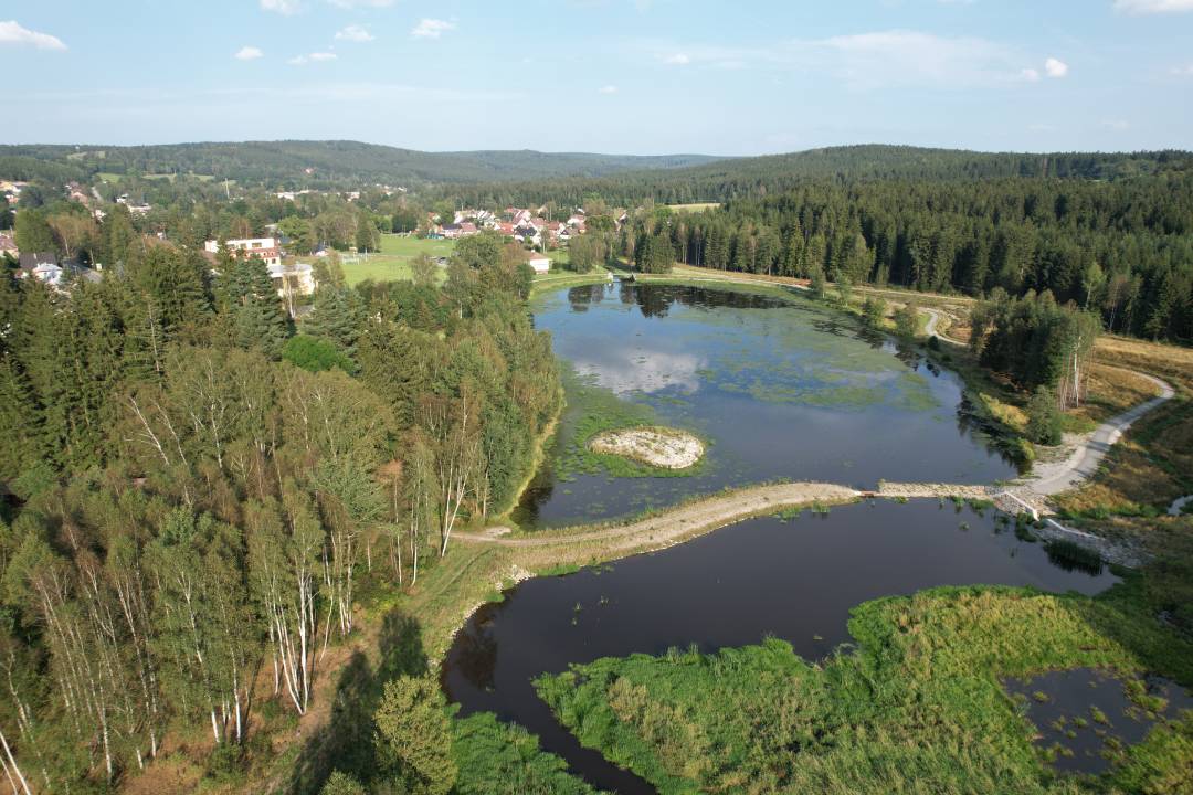 Obnova rybníka Svratka pohled z dronu.